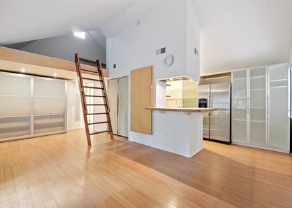 1110 W 22nd St - Photo 1
