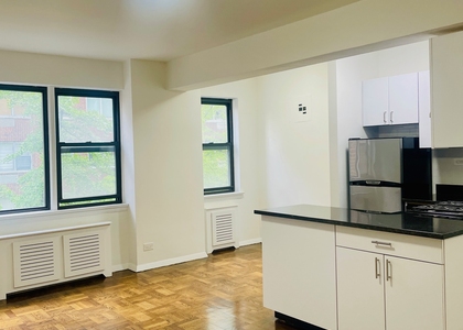 20 Beekman Place, 5E - Photo 1