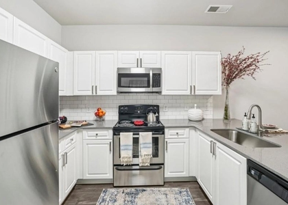 405 Phillip Boulevard - Photo 1