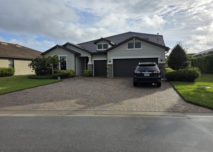 527 Se Vallarta Drive - Photo 1