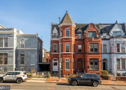 1135 6th Street Nw - Photo 1
