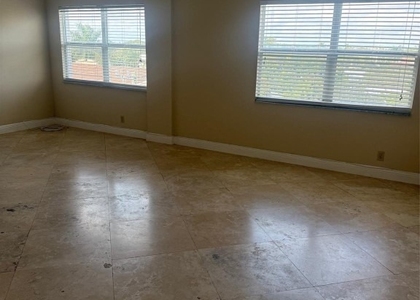 2555 Ne 11th Street - Photo 1