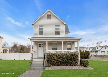 323 Roosevelt Avenue - Photo 1