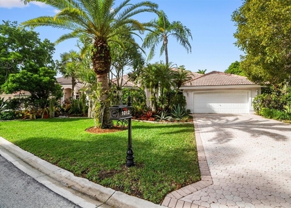 1012 Sw 156th Avenue - Photo 1