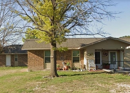 111 Nw Main Street - Photo 1