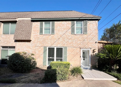 840 Threadneedle Street - Photo 1