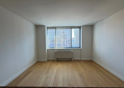 1500 Lexington Avenue - Photo 1