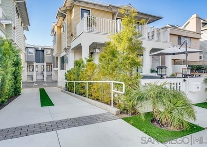 710 E Avenue - Photo 1