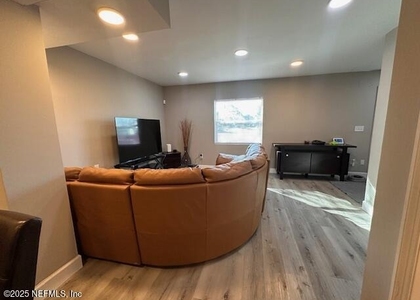 1113 Phelps Street - Photo 1