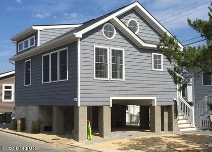 104 W Chadwick Way - Photo 1