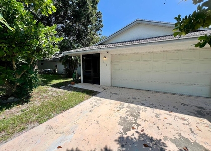 2617 Sw Chestnut Lane - Photo 1