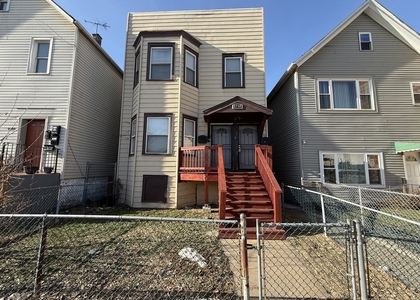 9738 S Avenue L - Photo 1