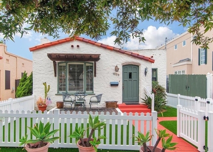 1033 Encino Row - Photo 1
