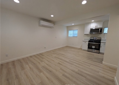 200 E Phillips St - Photo 1