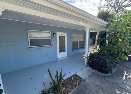 215 Park Boulevard S - Photo 1