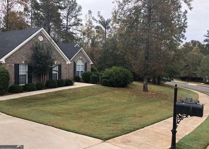 225 Lexington Circle - Photo 1