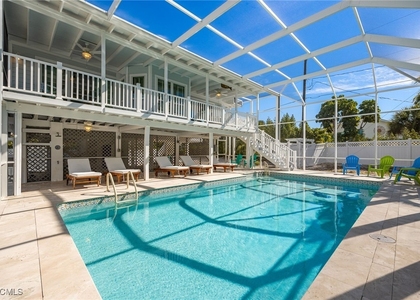 424 Lagoon Drive - Photo 1