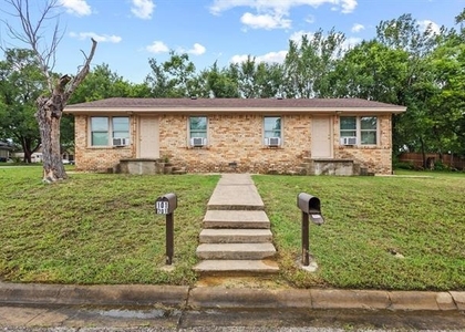 701 W Hull Street - Photo 1