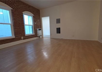 3408 W Sunset Boulevard - Photo 1