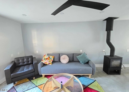 114 Chaucer Court - Photo 1