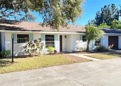 10548 86th Avenue N - Photo 1