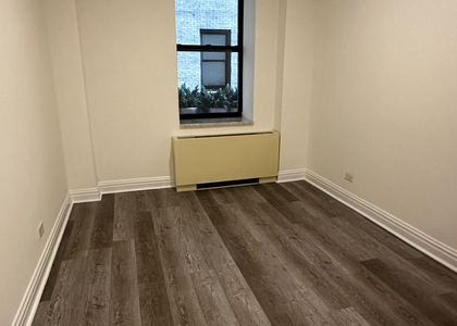 West 34th Street - Photo 1