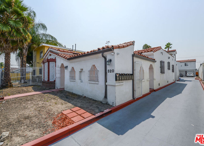 520 W 82nd Street - Photo 1