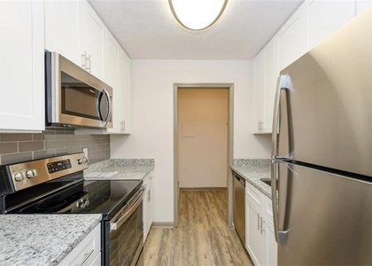 730 Franklin Gateway Se - Photo 1