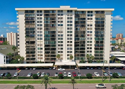 400 Island Way - Photo 1