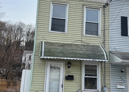 525 E Market Street - Photo 1