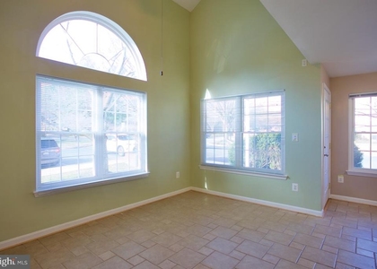 913 Hillside Lake Terrace - Photo 1