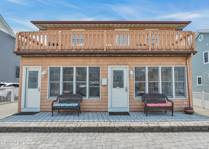 8 President Avenue - Photo 1