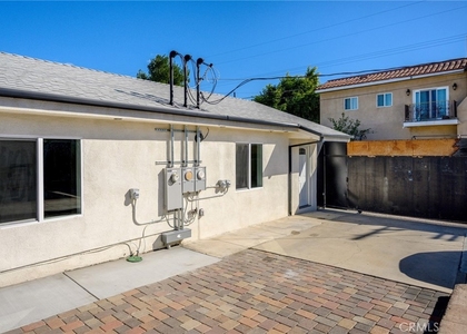 14298 Van Nuys Blvd - Photo 1