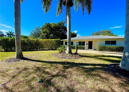 905 13th Street N - Photo 1