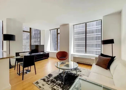 Hanover Square - Photo 1
