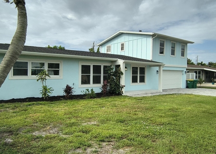 216 Ne 3rd Street - Photo 1