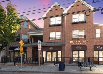 112 N Broadway - Photo 1