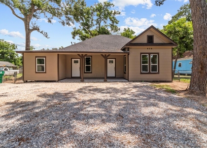 436 E Peach Street - Photo 1