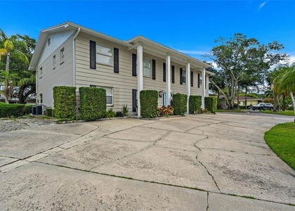503 Monterey Boulevard Ne - Photo 1