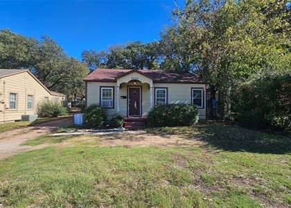 2620 N Elm Street - Photo 1