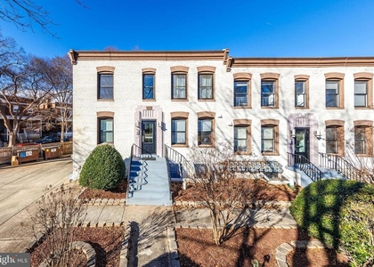 300 Oklahoma Avenue Ne - Photo 1