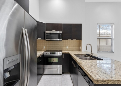 316 Sw 16th Street - Photo 1