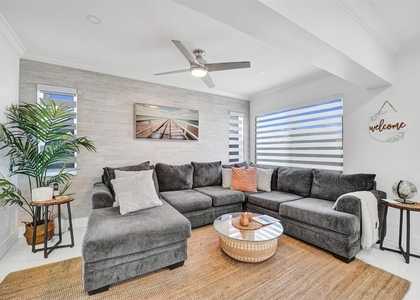 6740 Custer - Photo 1