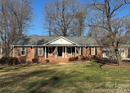 307 Fallingbrook Drive - Photo 1