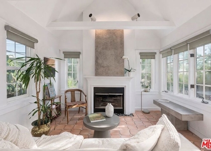 2427 N Gower Street - Photo 1