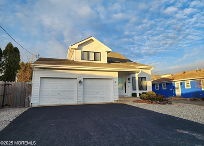 416 Blodgett Avenue - Photo 1