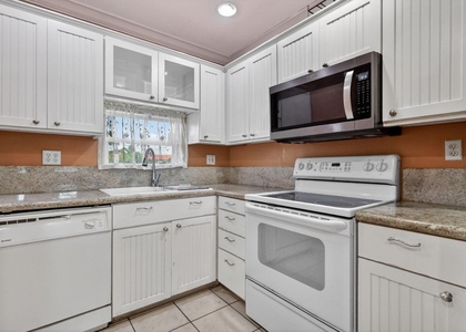 9410 N Hollybrook Lake Drive - Photo 1