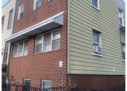 454 Lorimer St - Photo 1
