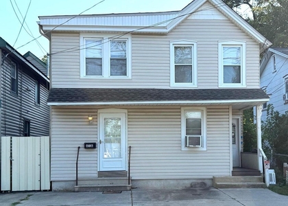 61 West - Photo 1
