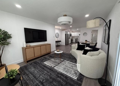 716 E Pecan Street - Photo 1